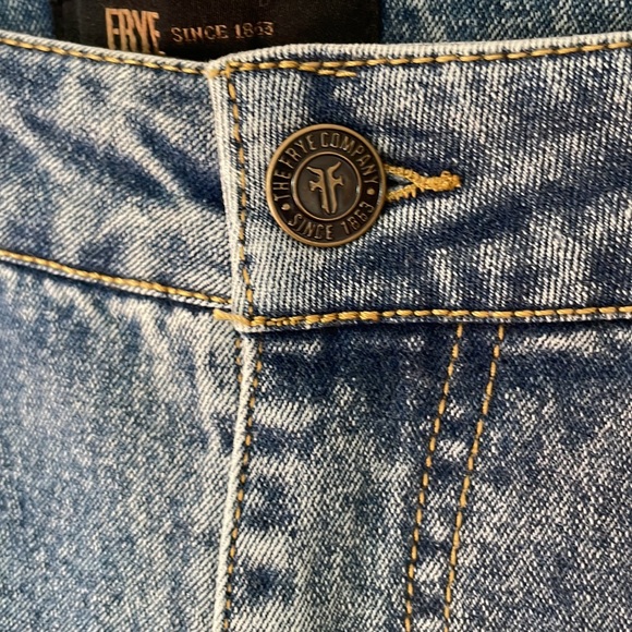 NWT FRYE Vintage Wash Jeans. Size 30 - Picture 4 of 11